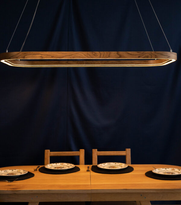 Деревянные люстры: почему потолочный светильник из массива снова в моде?